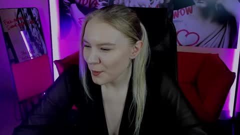 Snapshot of aprilserenity chatting on 10, 10, 2025 April. All year round.  online show from 10, 10, 2025