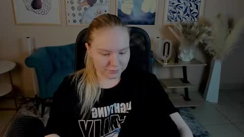 Snapshot of aprilserenity chatting on 25, 10, 2025 April. All year round.  online show from 25, 10, 2025