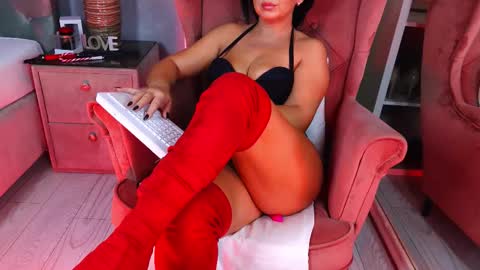 Snapshot of aqueenmonica chatting on 10, 11, 2025 AQueenMonica online show from 10, 11, 2025