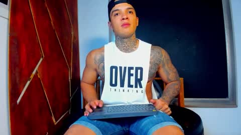 Snapshot of aquiles_elpapi chatting on 6, 11, 2025 AquilesElpapi online show from 6, 11, 2025