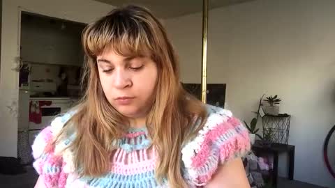 Snapshot of arabbustybeauty chatting on 17, 4, 2026 BustyPrincessLeila online show from 17, 4, 2026