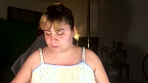 Snapshot of arabbustybeauty chatting on 24, 4, 2026 BustyPrincessLeila online show from 24, 4, 2026