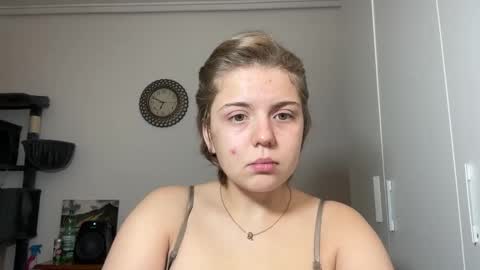 Snapshot of ari_crystal chatting on 18, 2, 2026 ari_crystal online show from 18, 2, 2026