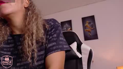 Snapshot of aria_bliss_01 chatting on 11, 11, 2025 aria_bliss_01 online show from 11, 11, 2025