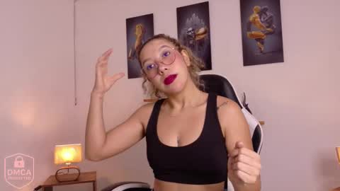 Snapshot of aria_bliss_01 chatting on 13, 11, 2025 aria_bliss_01 online show from 13, 11, 2025