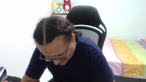 ...Ariana... online show from 6, 10, 2025