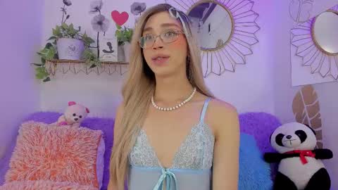 Snapshot of ariadna_evangeline chatting on 11, 10, 2025 Angel online show from 11, 10, 2025