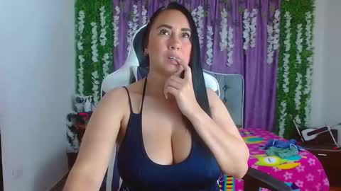 Snapshot of ariana_lopez22 chatting on 28, 10, 2025 Ariana online show from 28, 10, 2025