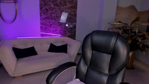 Snapshot of ariananova chatting on 9, 4, 2026 Your Girl online show from 9, 4, 2026