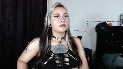 Snapshot of arianauwu666 chatting on 25, 9, 2025 help me 100 hands up my OF is Free  online show from 25, 9, 2025