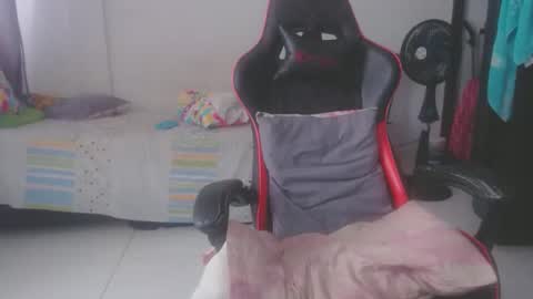 ariannaloovel online show from 18, 4, 2026