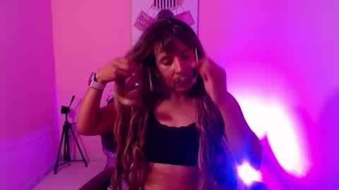 Snapshot of ariavelvett_ chatting on 17, 7, 2026 PVT 6TK 2PM A 9PM COLOMBIA online show from 17, 7, 2026