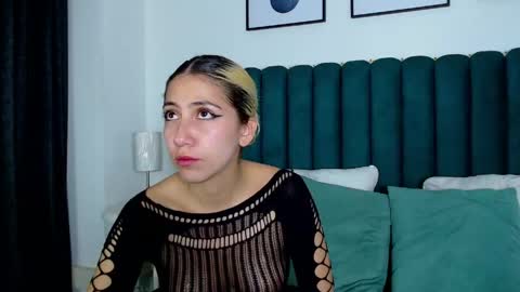 Ari Bunnie  online show from 18, 4, 2026