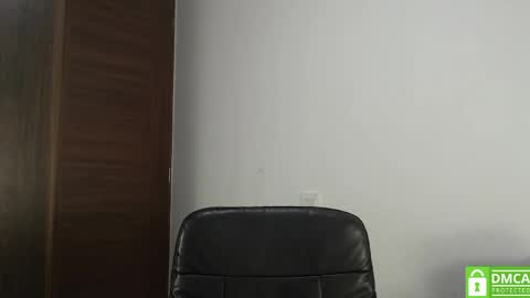 Ari Bunnie  online show from 9, 6, 2026