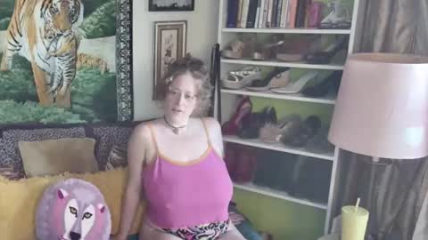 Arielle Ari online show from 10, 11, 2025