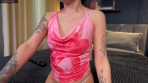 Snapshot of arielfrey chatting on 13, 11, 2025 My name is Ariel and ITS MY FIRST DAY online show from 13, 11, 2025