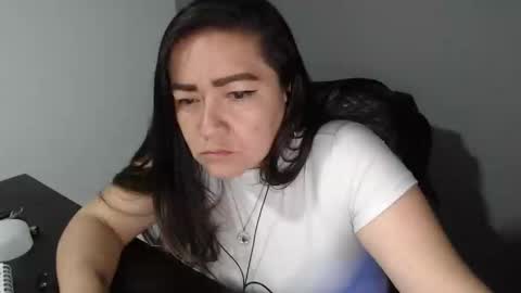 Snapshot of arielle_ninon chatting on 3, 12, 2024 Arielle online show from 3, 12, 2024