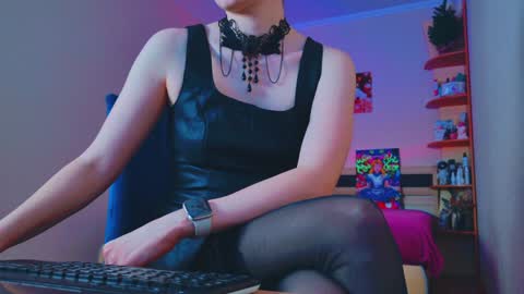 Snapshot of arielstonks_lovee chatting on 8, 1, 2025 arielstonks_lovee online show from 8, 1, 2025