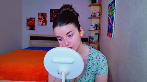 Snapshot of arielstonks_lovee chatting on 5, 3, 2025 arielstonks_lovee online show from 5, 3, 2025
