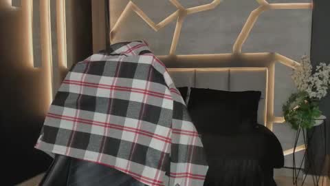 Snapshot of arohomlester chatting on 9, 11, 2025 Arohom Lester online show from 9, 11, 2025