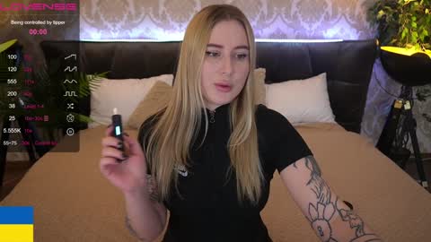 Snapshot of arolinanight chatting on 11, 12, 2024 AROLINA online show from 11, 12, 2024