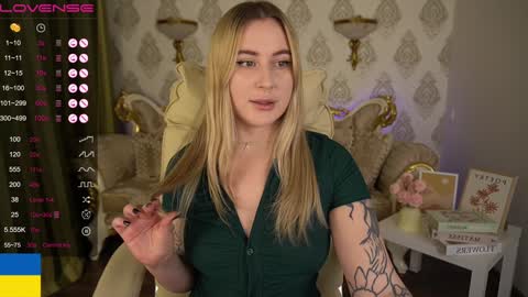 Snapshot of arolinanight chatting on 15, 12, 2024 AROLINA online show from 15, 12, 2024