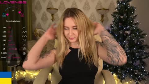 Snapshot of arolinanight chatting on 19, 12, 2024 AROLINA online show from 19, 12, 2024