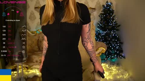 Snapshot of arolinanight chatting on 4, 1, 2025 AROLINA online show from 4, 1, 2025