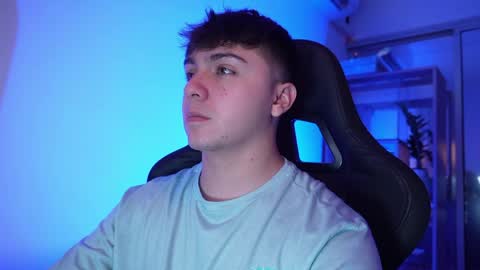 aron__cooper online show from 10, 4, 2026