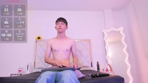 Snapshot of aron_tay chatting on 22, 12, 2024 your aron online show from 22, 12, 2024