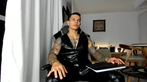 Snapshot of arondark chatting on 30, 10, 2025 DarkMaster online show from 30, 10, 2025