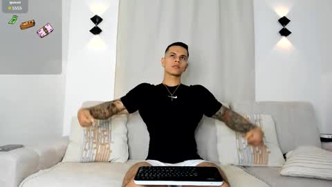 Snapshot of arondark chatting on 8, 11, 2025 DarkMaster online show from 8, 11, 2025