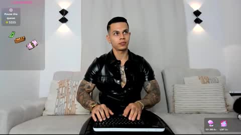 Snapshot of arondark chatting on 4, 12, 2025 DarkMaster online show from 4, 12, 2025