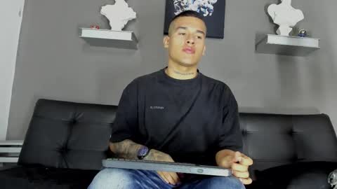 Snapshot of aroon_fit chatting on 3, 2, 2026 AROON HOT online show from 3, 2, 2026