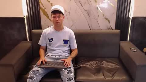 Aroon   online show from 22, 3, 2026