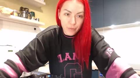 arri_ella online show from 5, 12, 2025