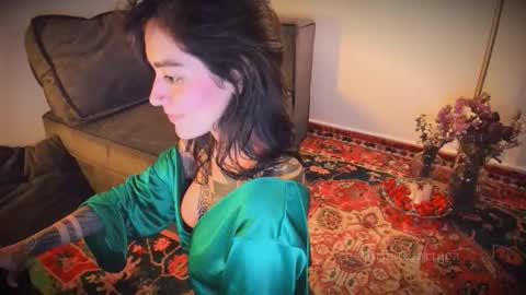 Linda  independent model artgeea online show from 1, 12, 2025