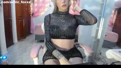 Snapshot of artiic_fox chatting on 16, 11, 2025 Daniela Jaramillo online show from 16, 11, 2025