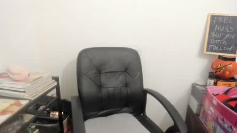 MIA online show from 8, 4, 2026