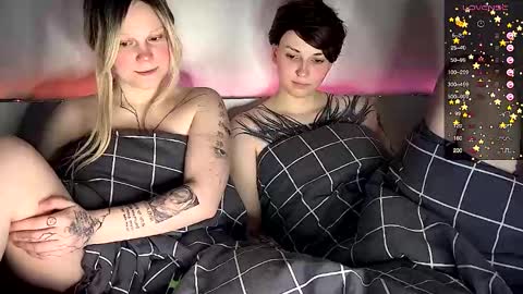 Snapshot of arya_stark7 chatting on 6, 3, 2025 Arya brunett and Cassie blond online show from 6, 3, 2025