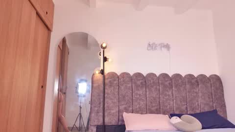 aryascollins online show from 14, 1, 2026