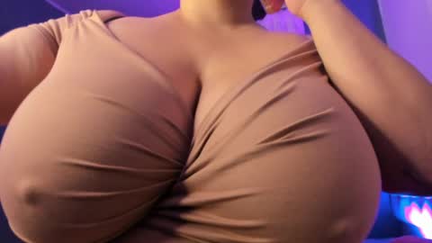 Snapshot of ashanty_vera01 chatting on 4, 5, 2026 ashanty_vera01 online show from 4, 5, 2026