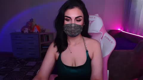 Snapshot of ashley__cooper__ chatting on 8, 3, 2025   Yasmina   online show from 8, 3, 2025