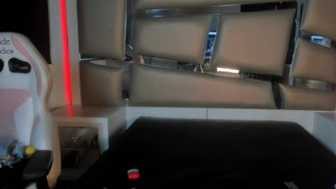 ashley_js online show from 7, 10, 2025