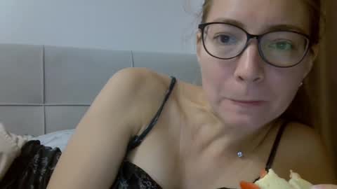 Ashley online show from 11, 9, 2025