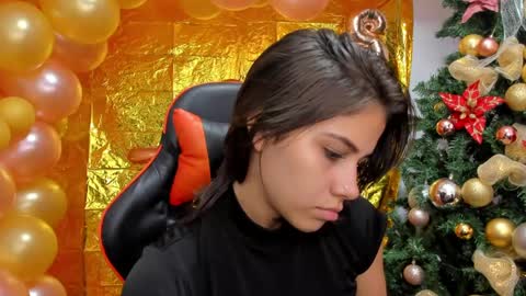 Snapshot of ashleytravis_ chatting on 2, 1, 2025 online show from 2, 1, 2025