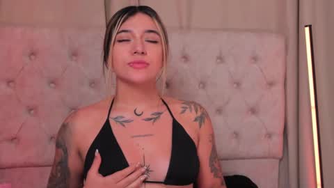 Snapshot of ashleyvalirya chatting on 13, 2, 2025 Ashley Lauren online show from 13, 2, 2025