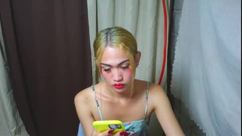 LOVELY LORAINE online show from 22, 9, 2025