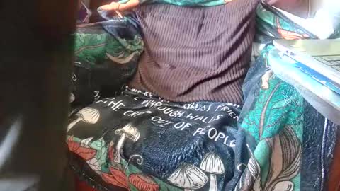 Snapshot of asianlooker chatting on 7, 11, 2025 John online show from 7, 11, 2025