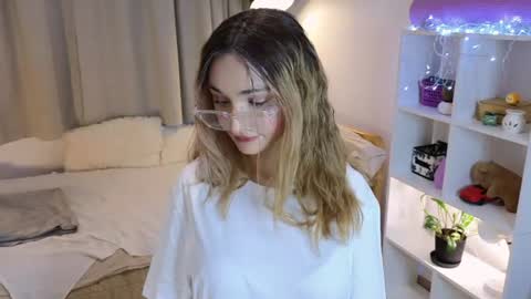 Snapshot of asianperfume chatting on 23, 6, 2026 Avoska but you can call me Avi online show from 23, 6, 2026